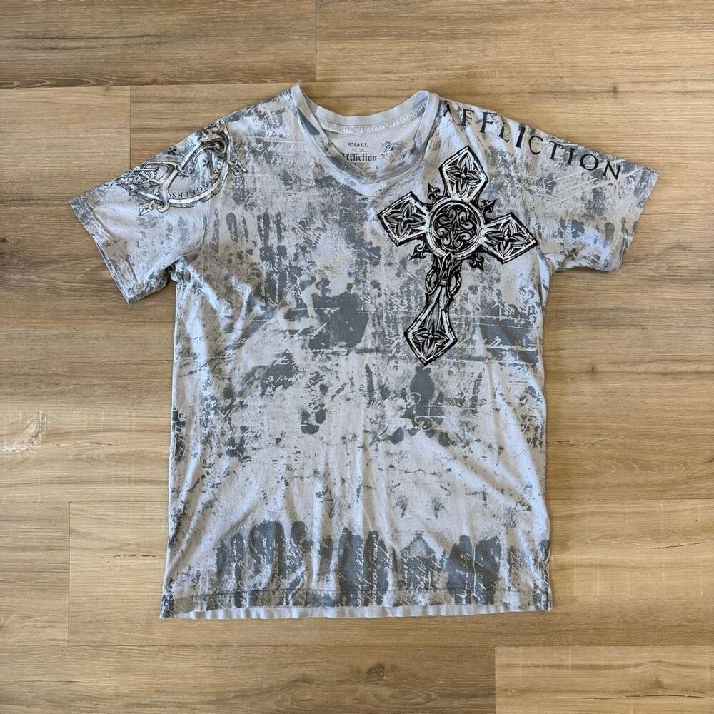 Affliction Men’s Gray And White Shirt Sz Small Angel Wings Gothic Cross Flocked